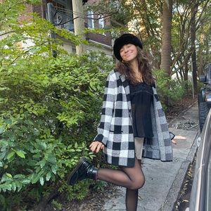 Meet your Posher, Rose